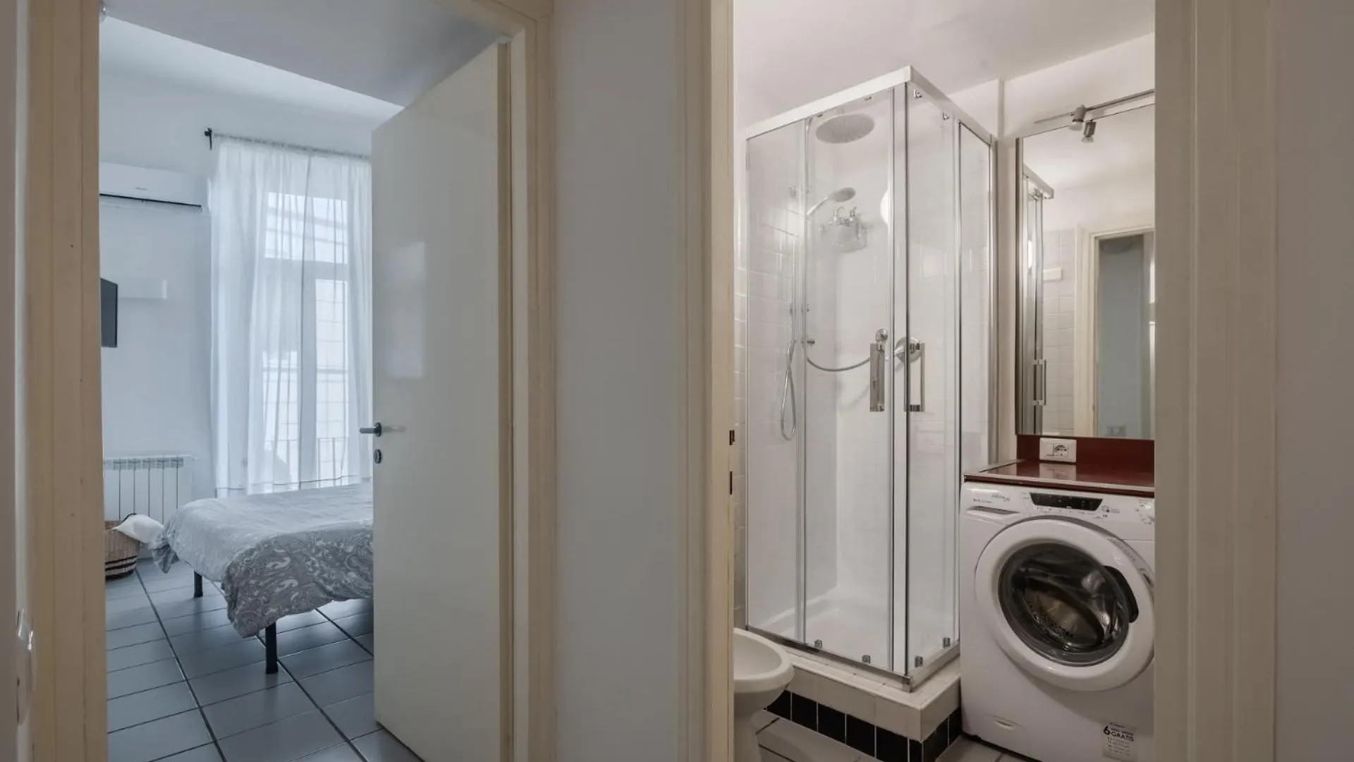 Apartment Vibrant Trastevere 2 Bedrooms On Via Del Moro Rome