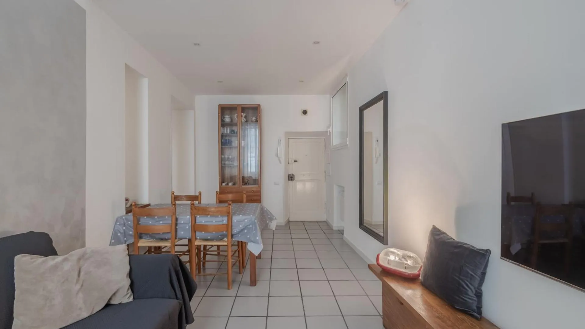 Vibrant Trastevere 2 Bedrooms On Via Del Moro Rome 0*,  Italy