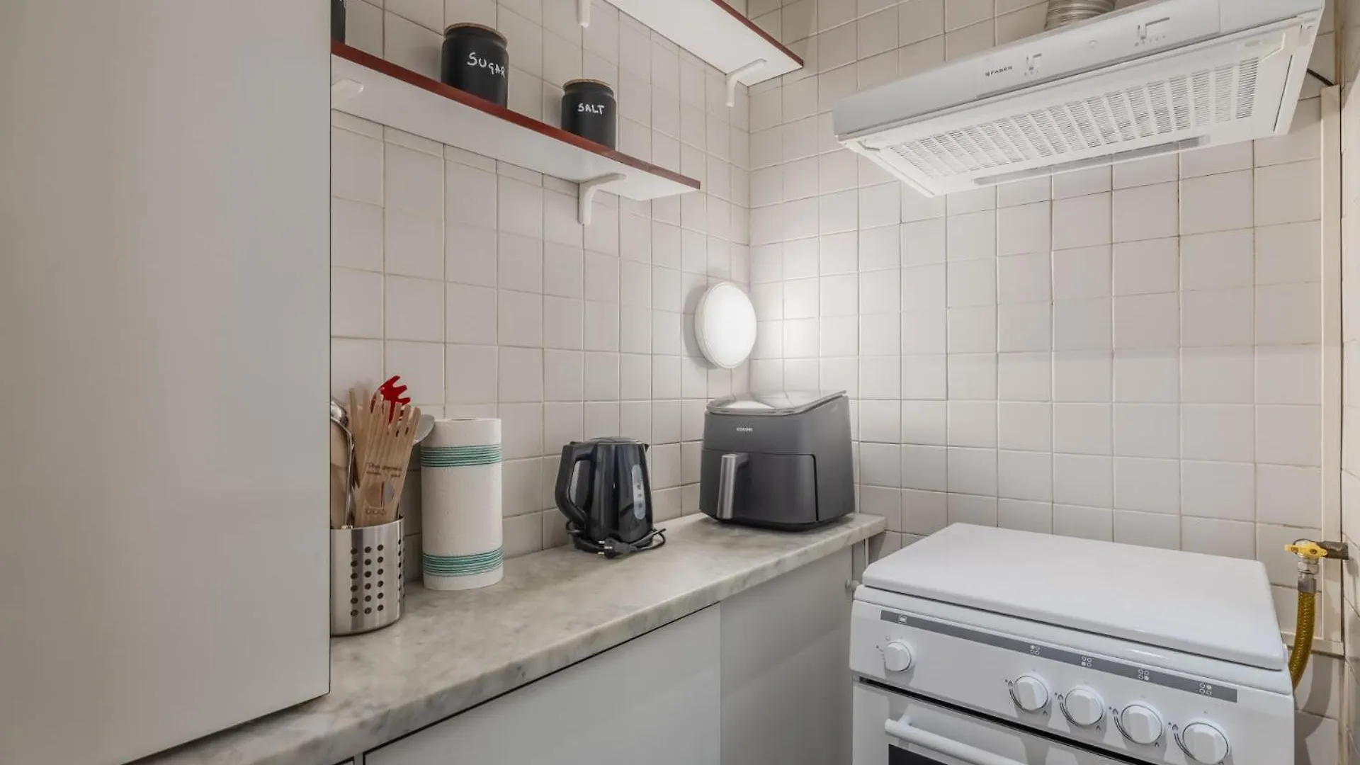 Vibrant Trastevere 2 Bedrooms On Via Del Moro Rome Italy