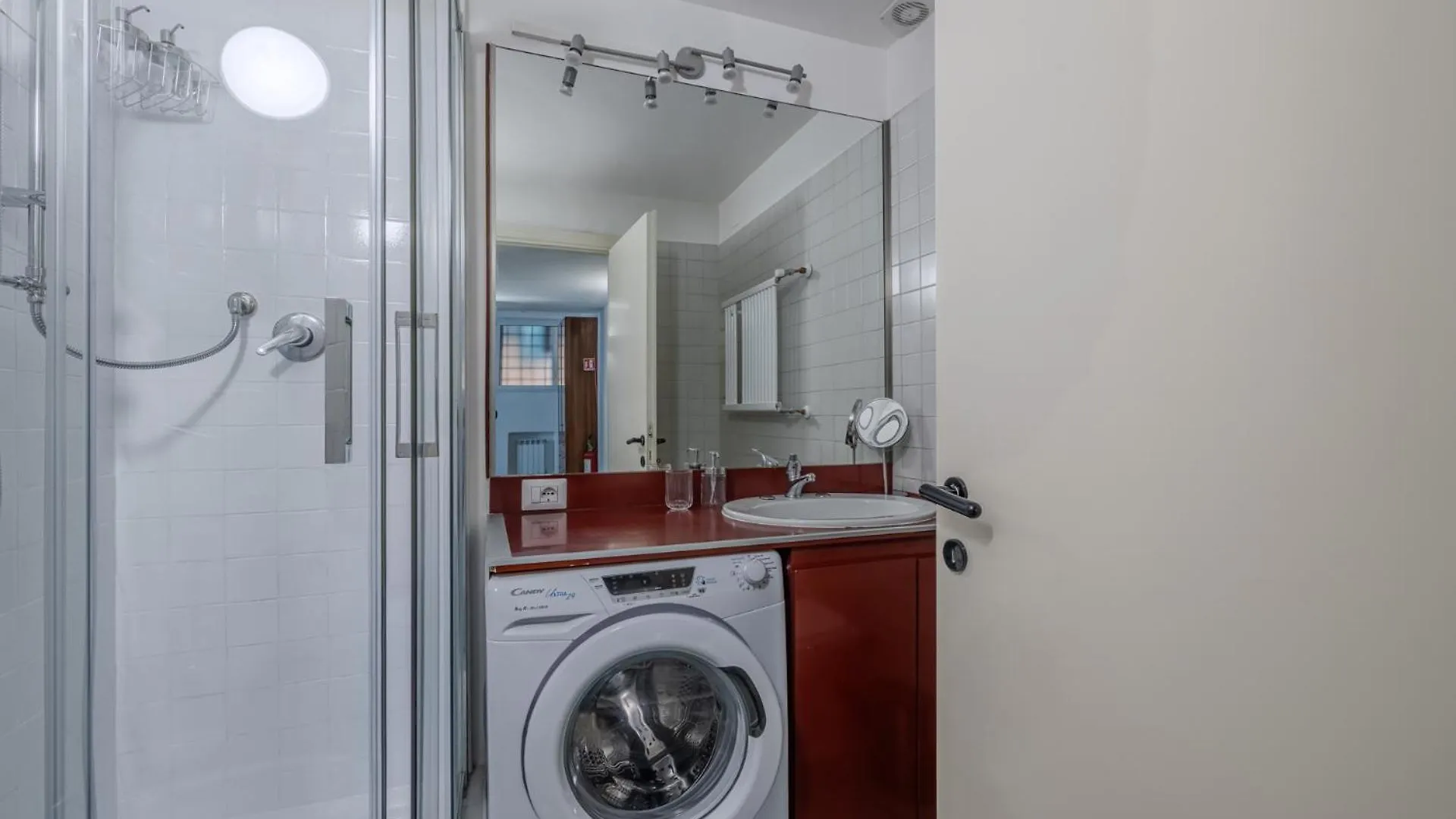 Apartment Vibrant Trastevere 2 Bedrooms On Via Del Moro Rome Italy